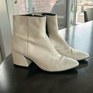 Vagabond White Heeled boots size EU 37